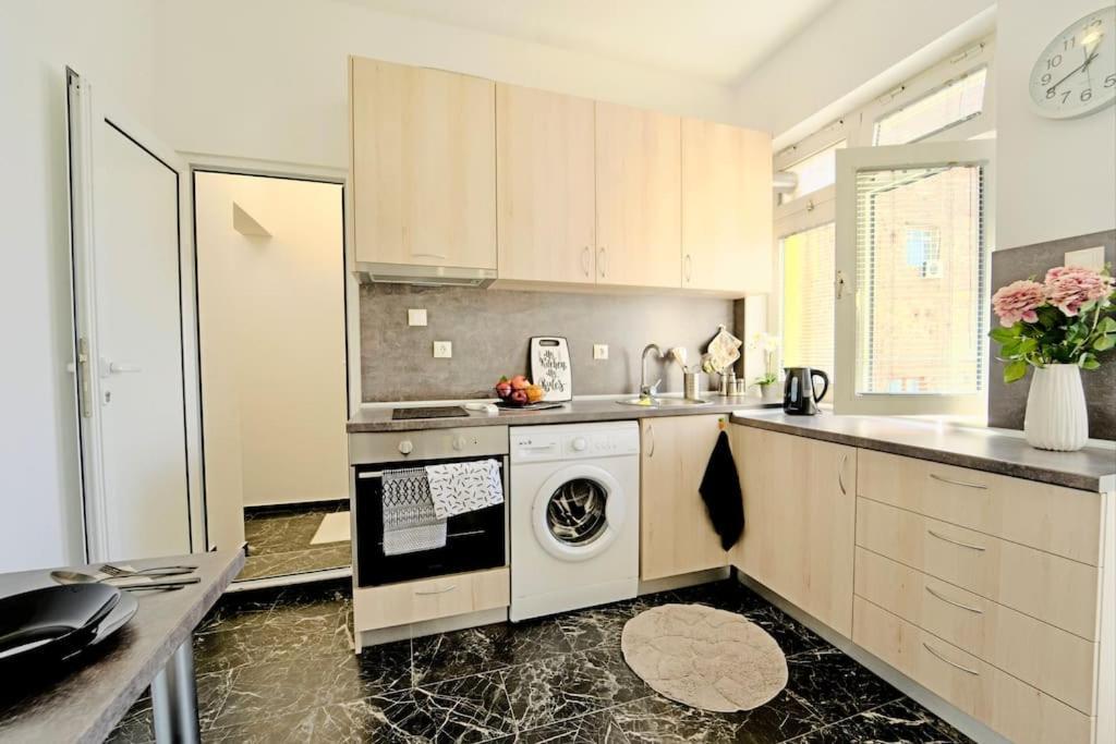 Cozy 1-Bedroom Flat In The Very Center Of Sofia Ngoại thất bức ảnh