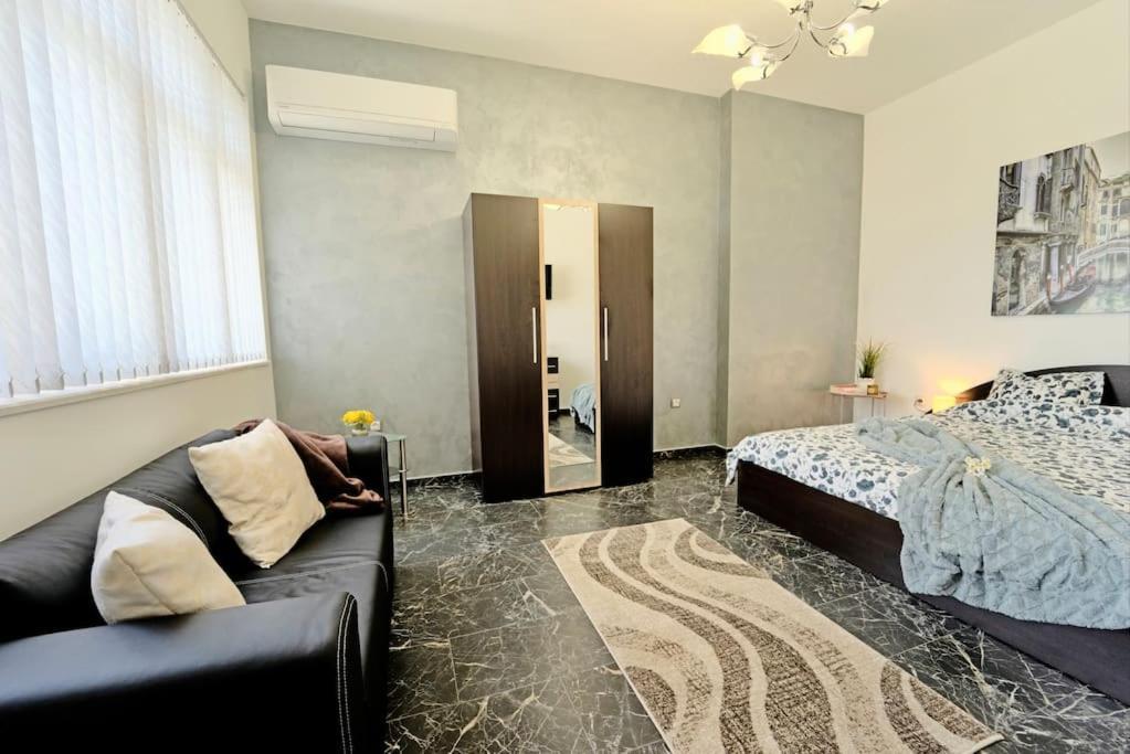 Cozy 1-Bedroom Flat In The Very Center Of Sofia Ngoại thất bức ảnh