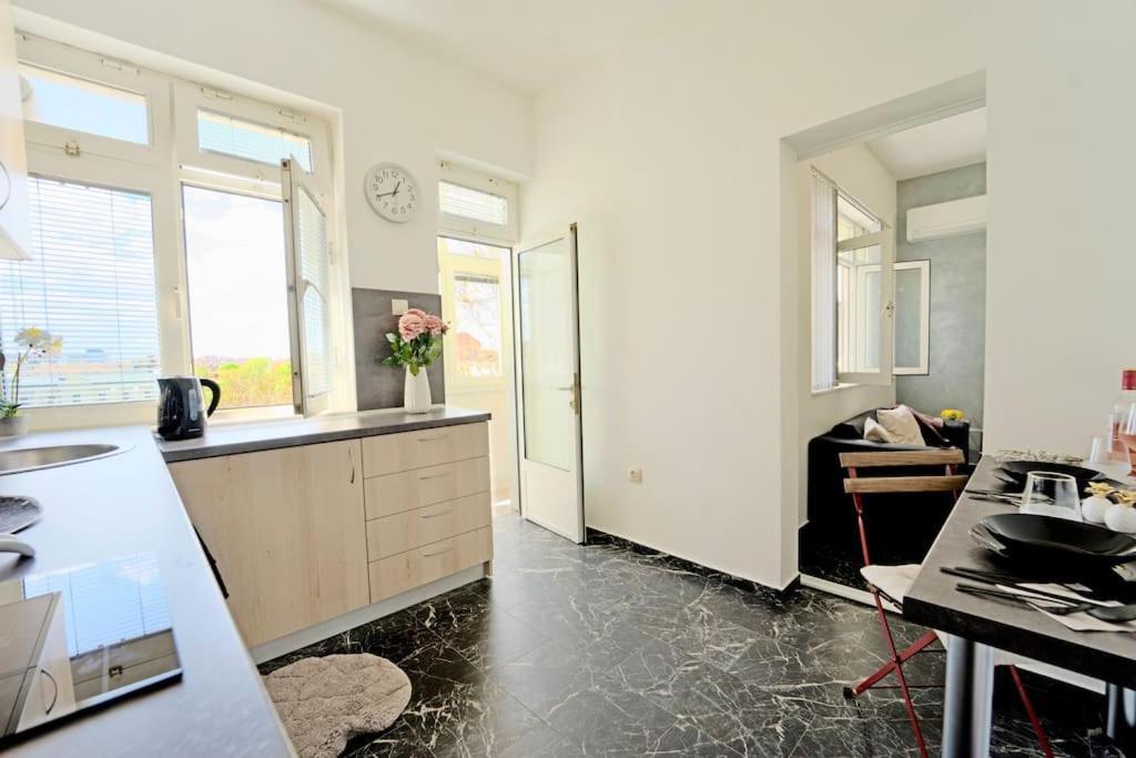 Cozy 1-Bedroom Flat In The Very Center Of Sofia Ngoại thất bức ảnh