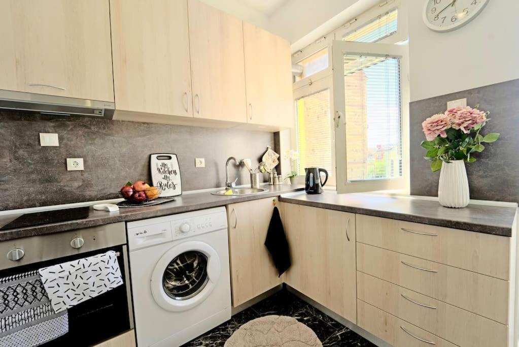 Cozy 1-Bedroom Flat In The Very Center Of Sofia Ngoại thất bức ảnh
